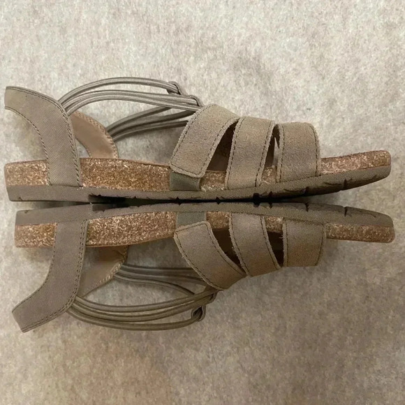 Earth Origins Suede Sling Back Laney Sedona Brown Womens Sandals size 8 Wide - Picture 10 of 14